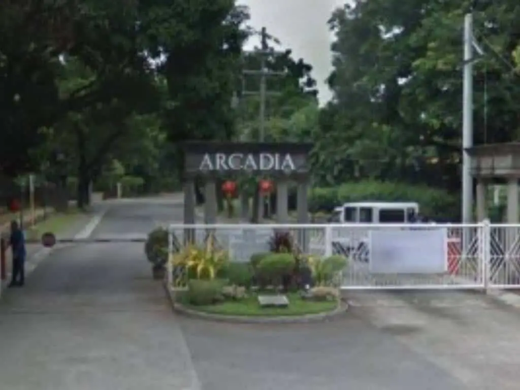 4 Bedroom For Sale in Arcadia Subdivision photo 1