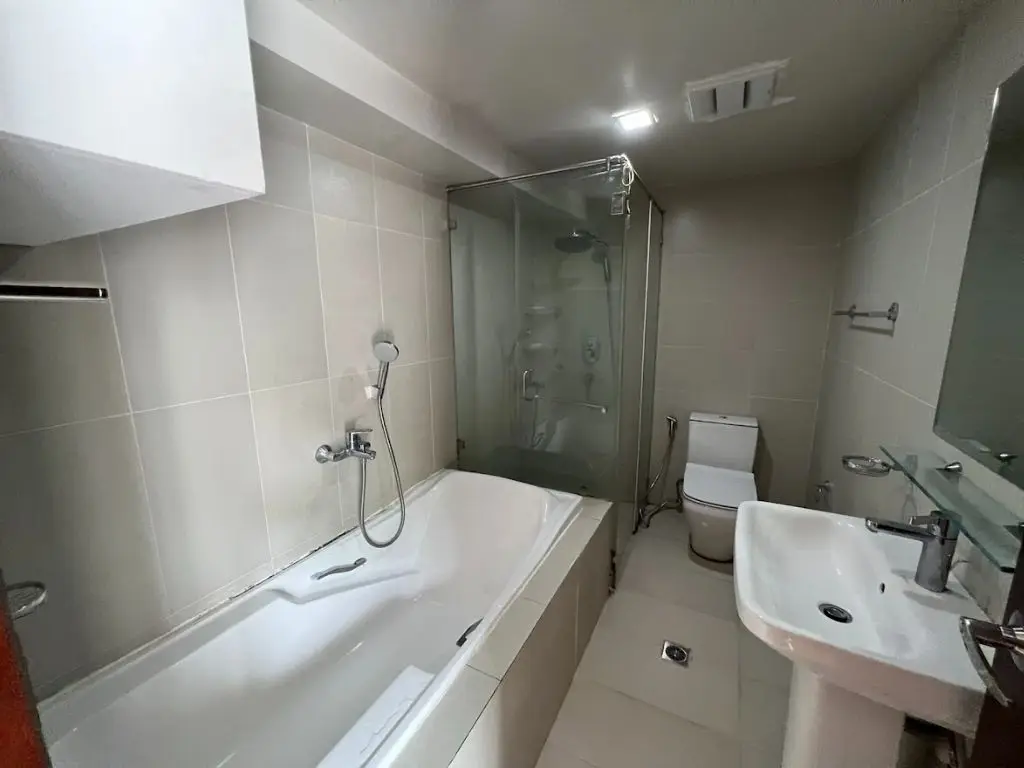 3 Bedroom For Rent in 68 Roces photo 8
