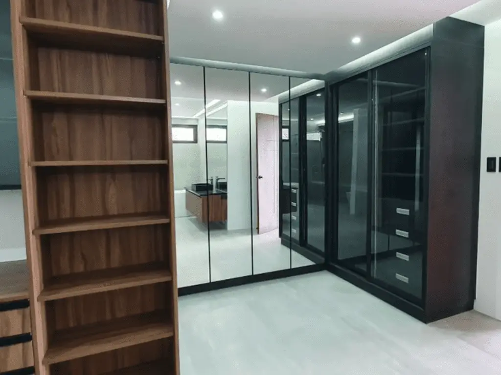 5 Bedroom For Sale in Ayala Heights Village photo 3