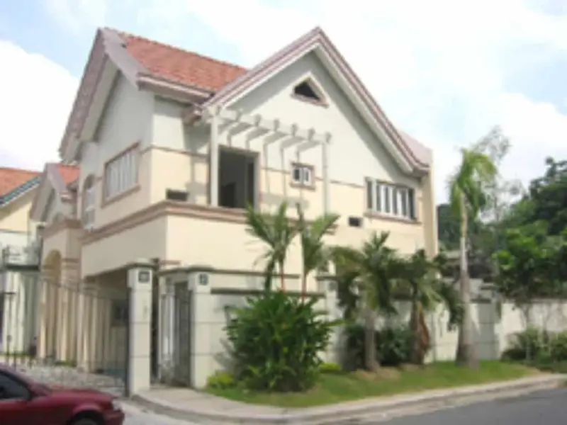 4 Bedroom For Sale in New Manila Crest 2