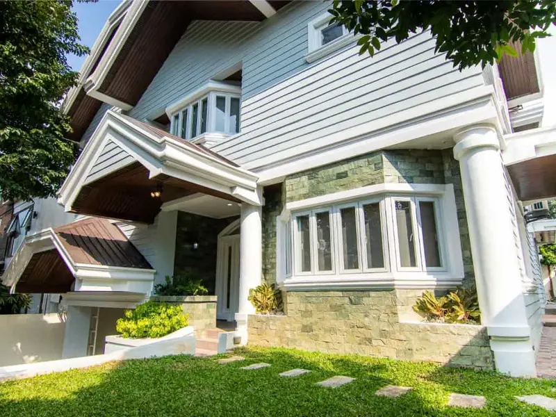 5 Bedroom For Sale in Ayala Heights Village