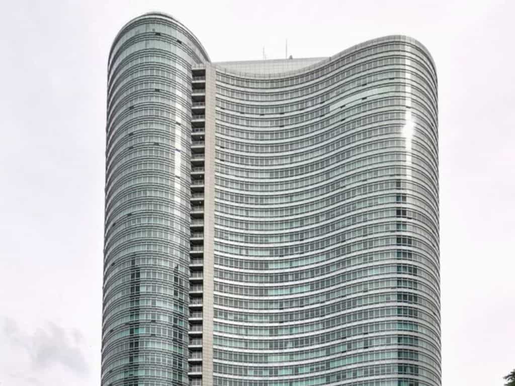 One McKinley Place Bonifacio Global City, Taguig Lionunion