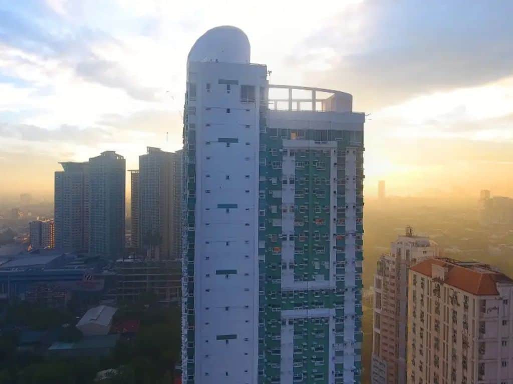 Gilmore Tower New Manila, Quezon City Lionunion